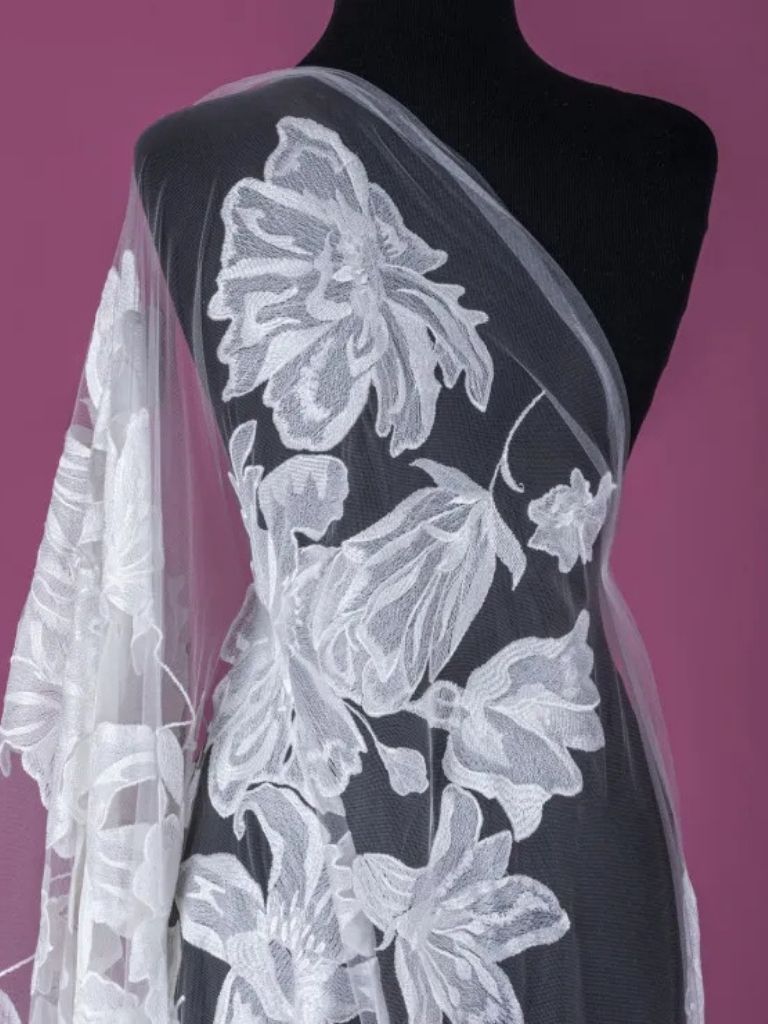 22-3262.01 Tulle with off white floral embroidery - Image 1